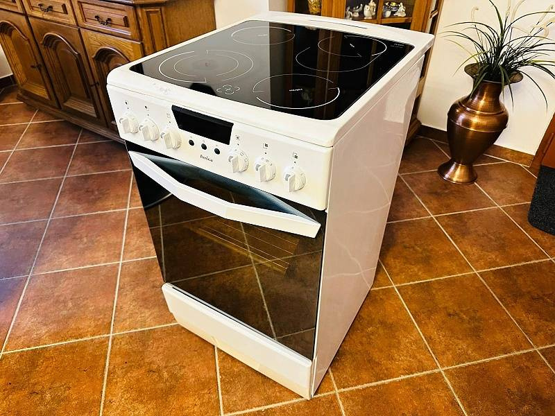 964 Sporák sklokeramický AMICA šíře 50 cm horkovzduch