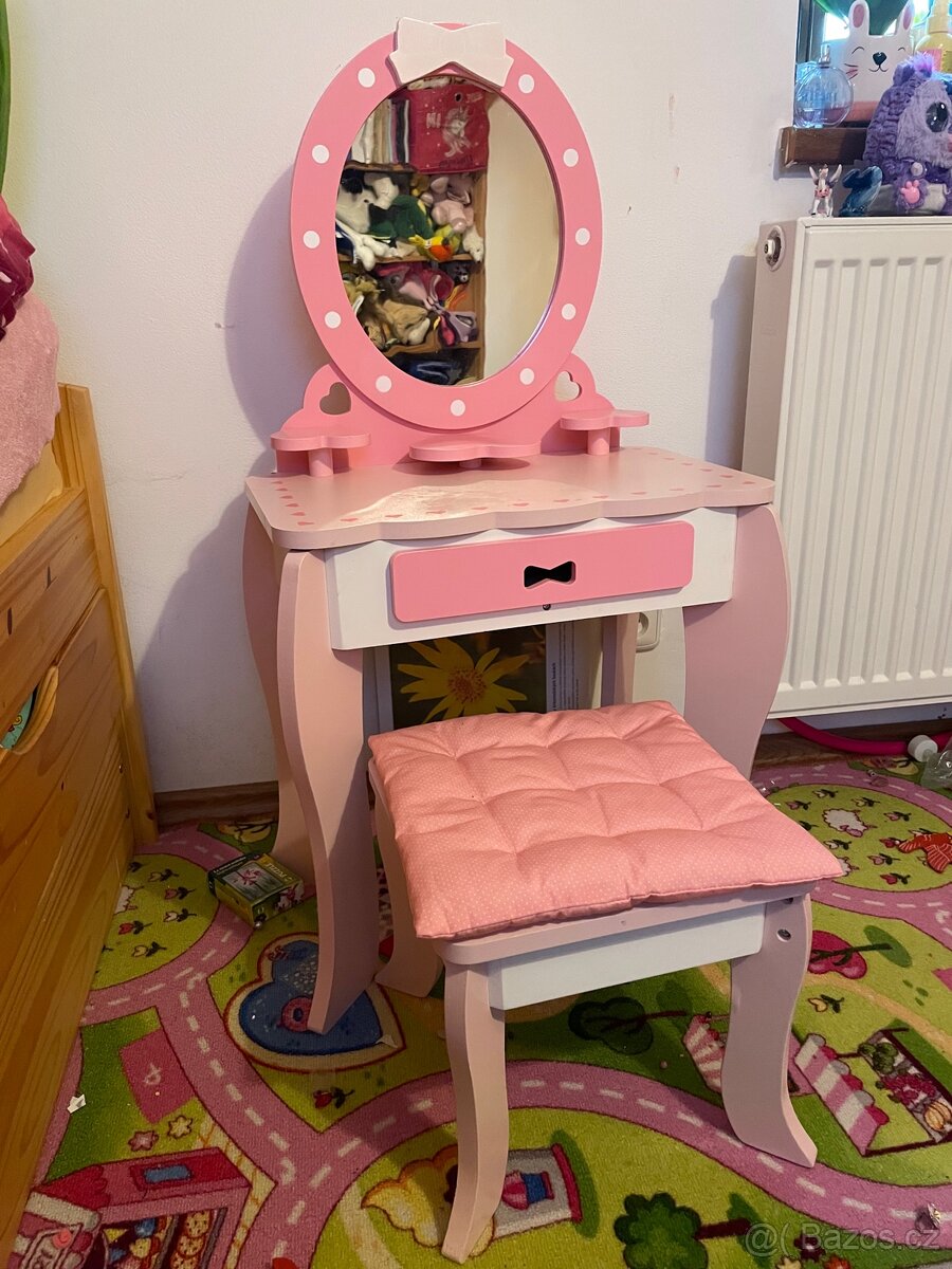 Dětský kosmetický - toaletní stoleček