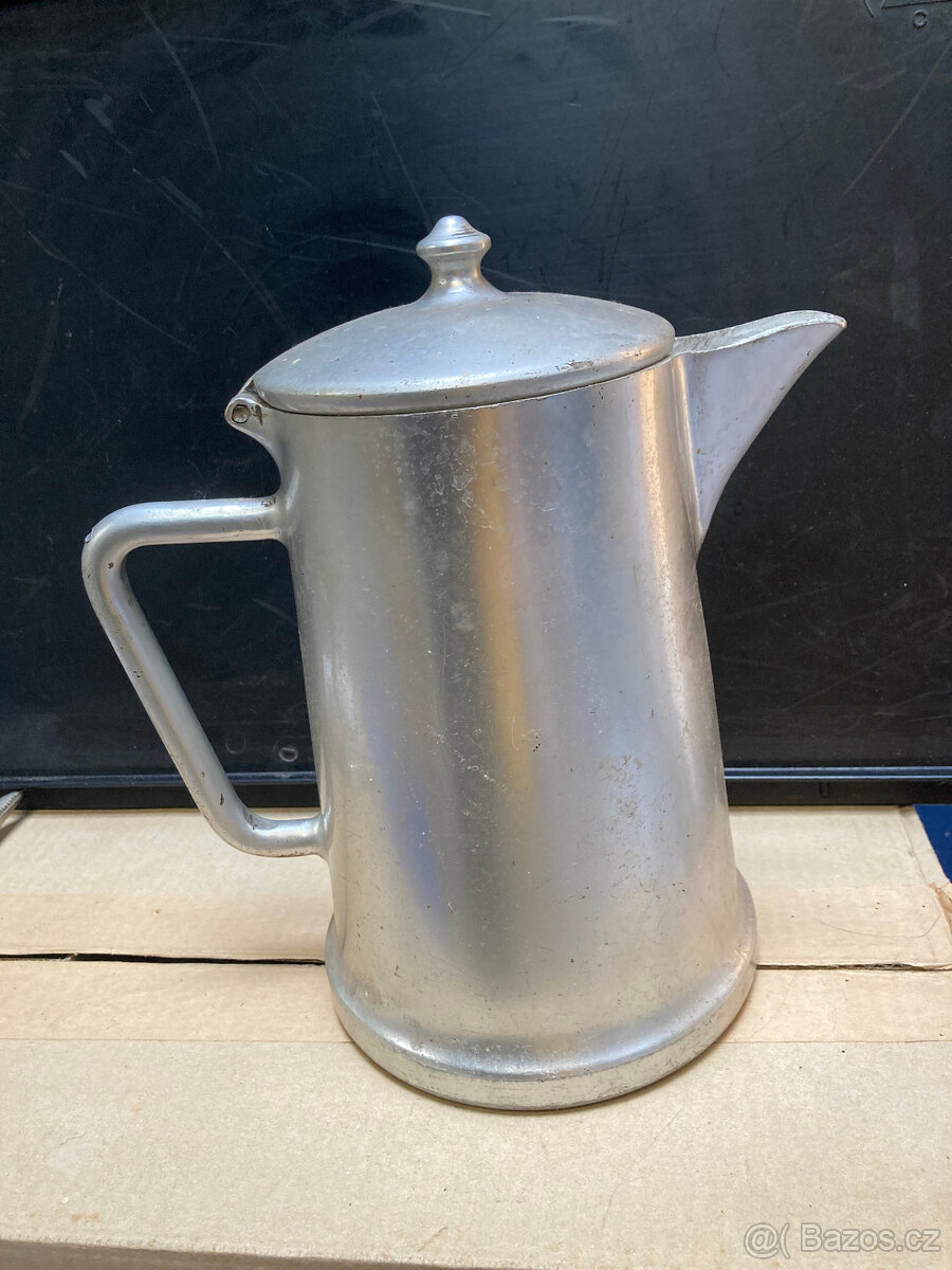 Konvice na vodu hlníková stará bytelná