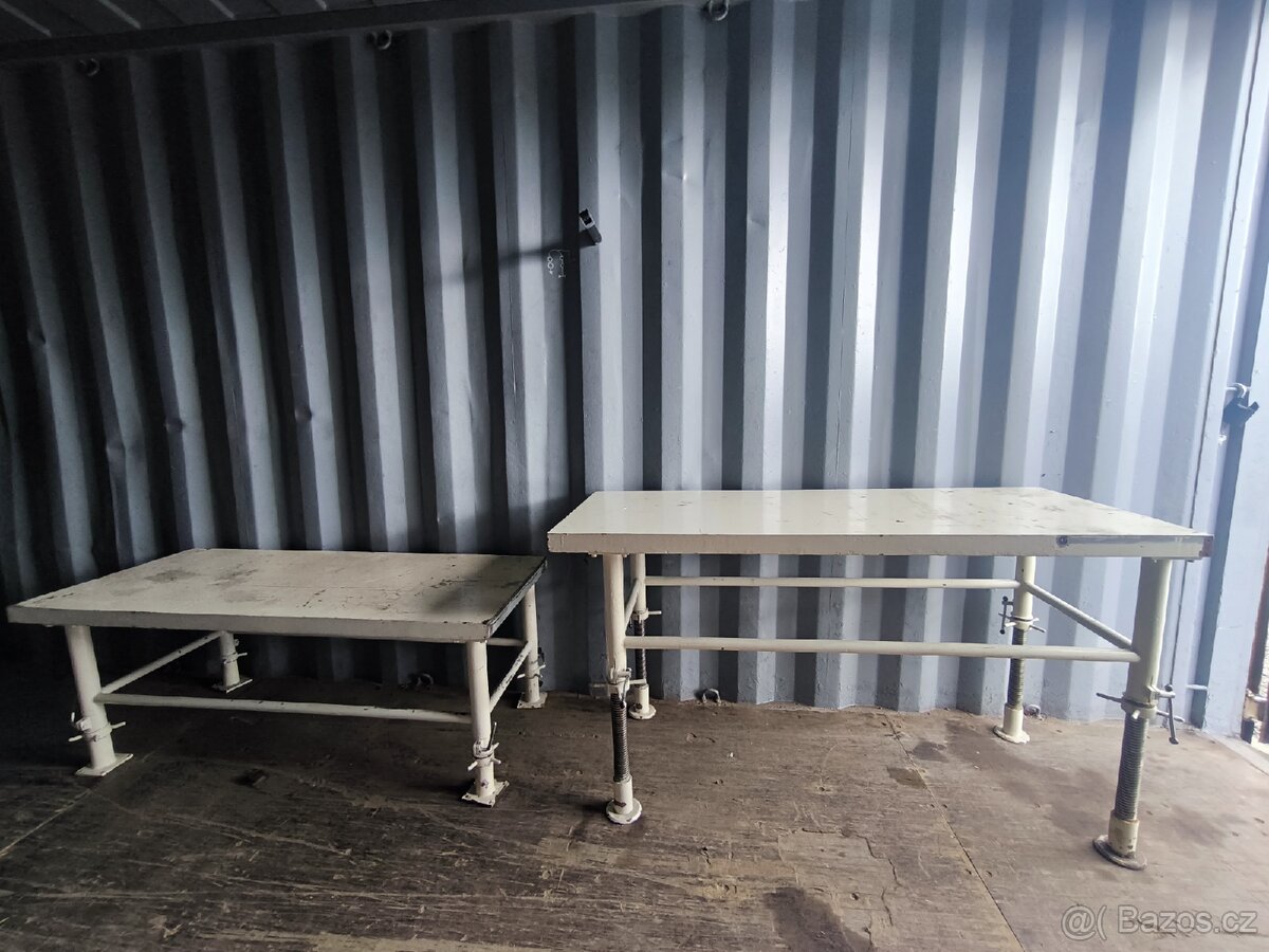 2x kovový stůl – výškově nastavitelné