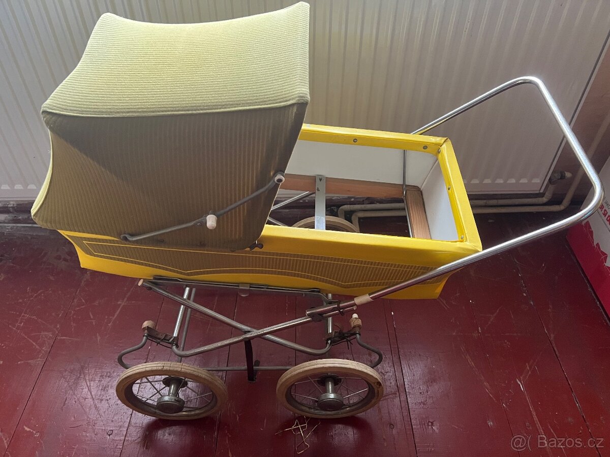 Detsky retro kocarek žlutohnědy