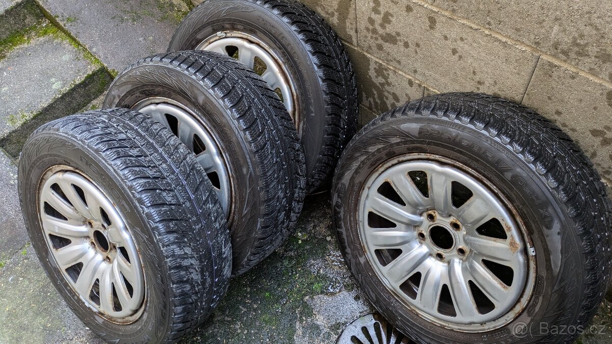 Sada zimních pneu Nokian 225/60 R17 103H XL na discích