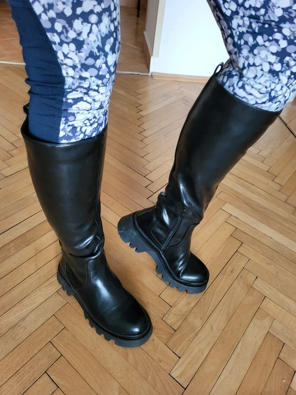 Top stav Reserved kozačky gladiatory vel 38