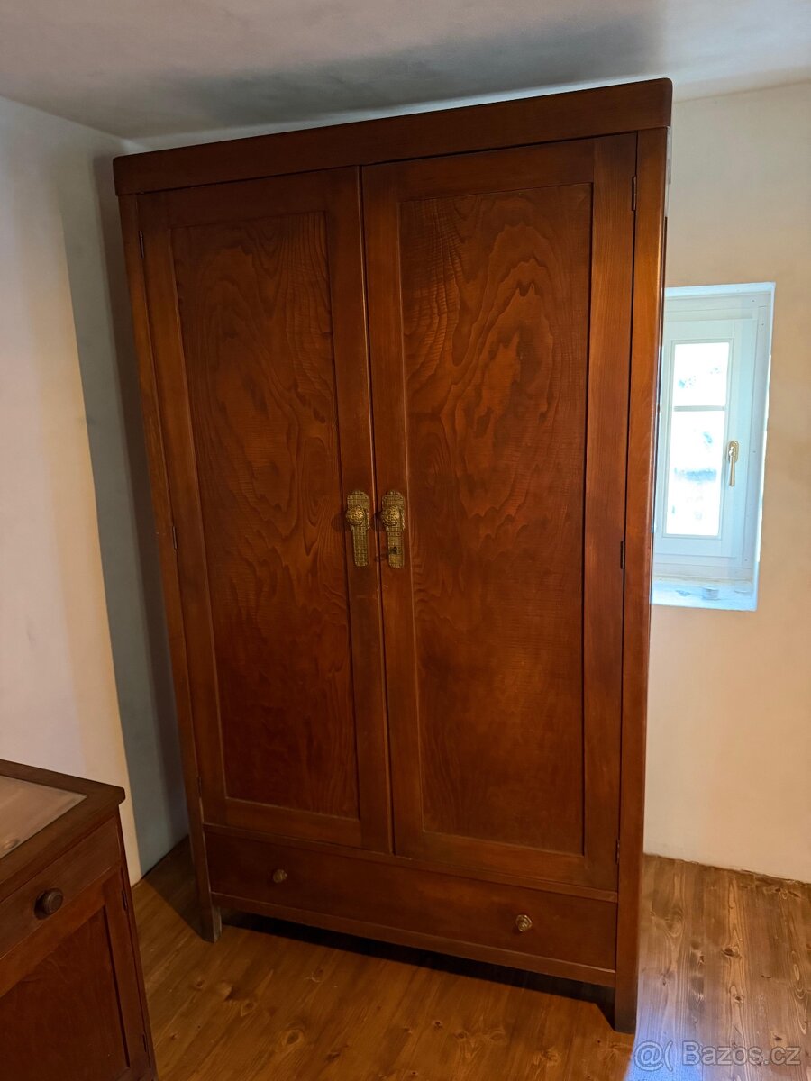 Stará masivní šatní skříň – původní stav, chalupa / vintage