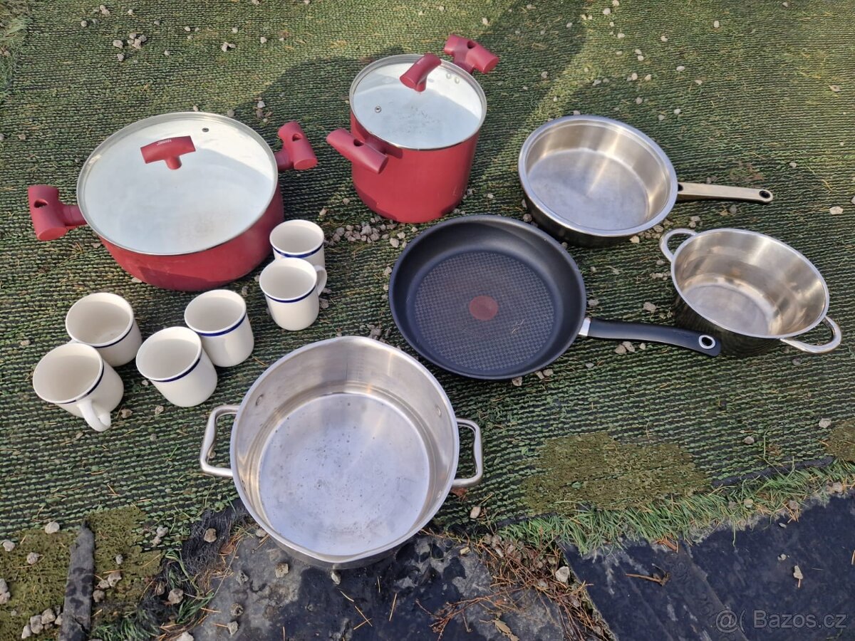 Nádobí - hrnce pánev hrnky