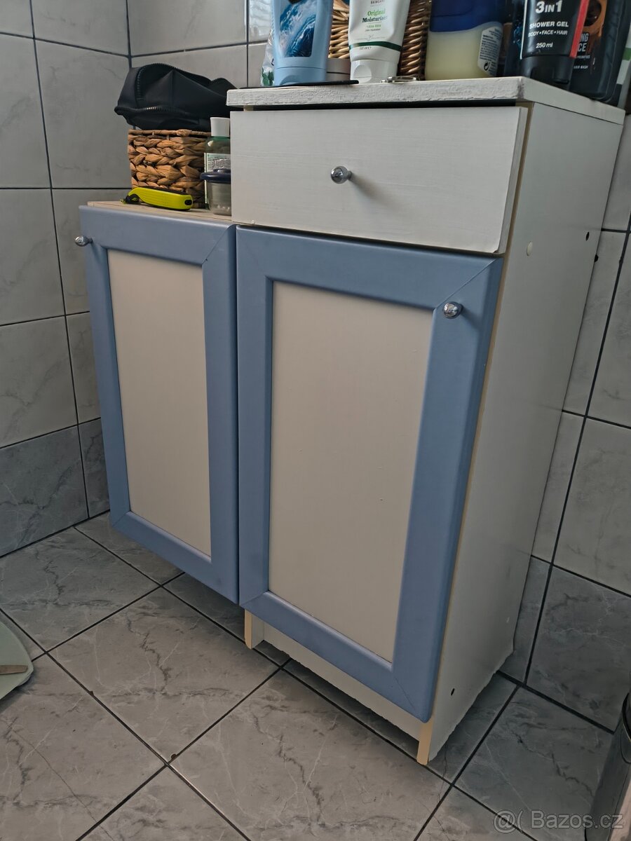 Skříňky do koupelny zdarma