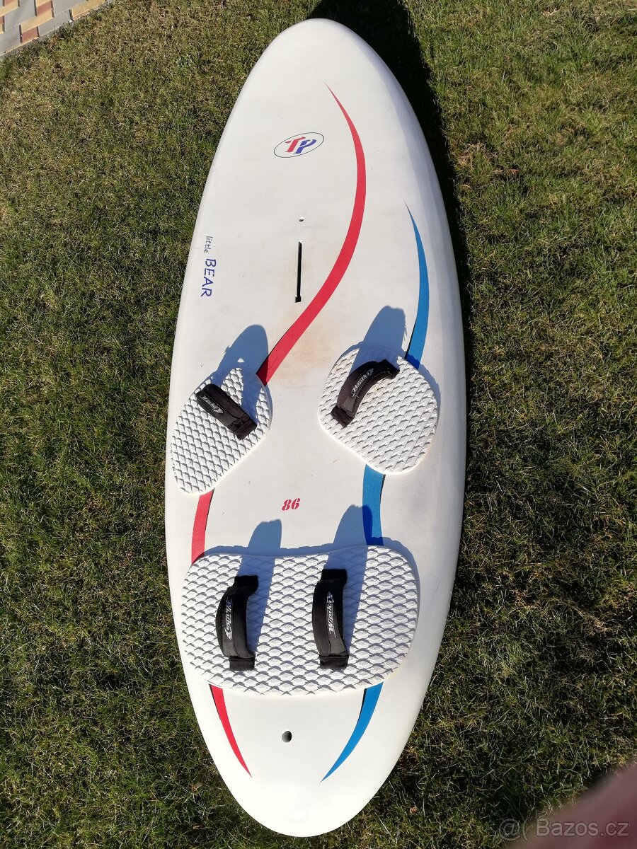Windsurfing plovák