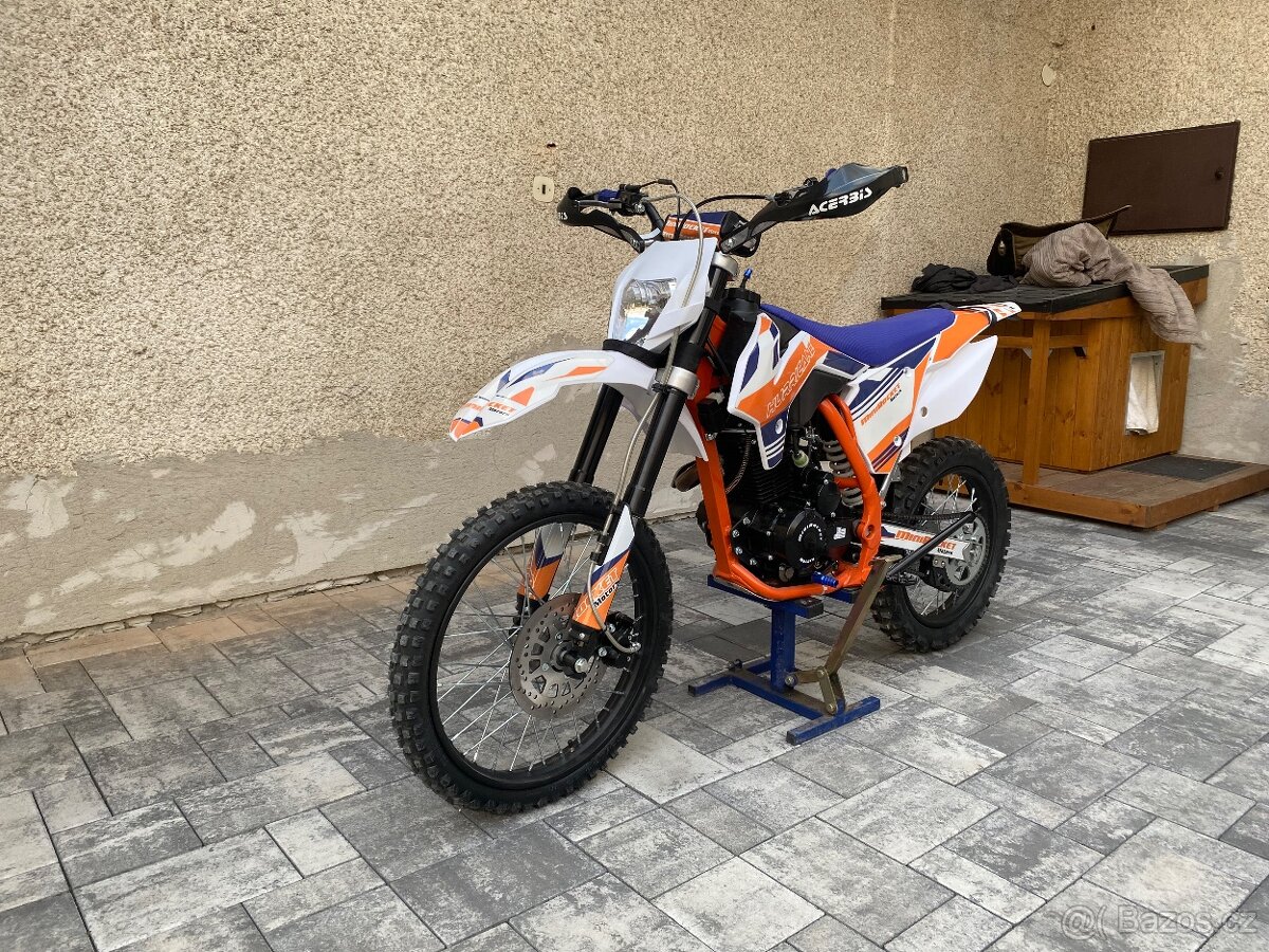 MiniRocket hurricane 150