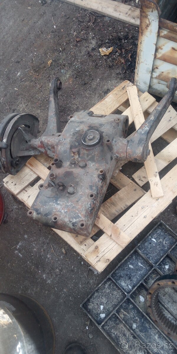 víko hydrauliky na zetor