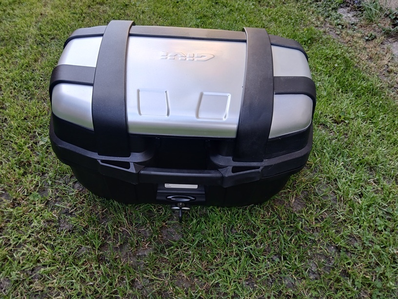 Vrchní kufr Givi Trekker TRK 52N + plotna
