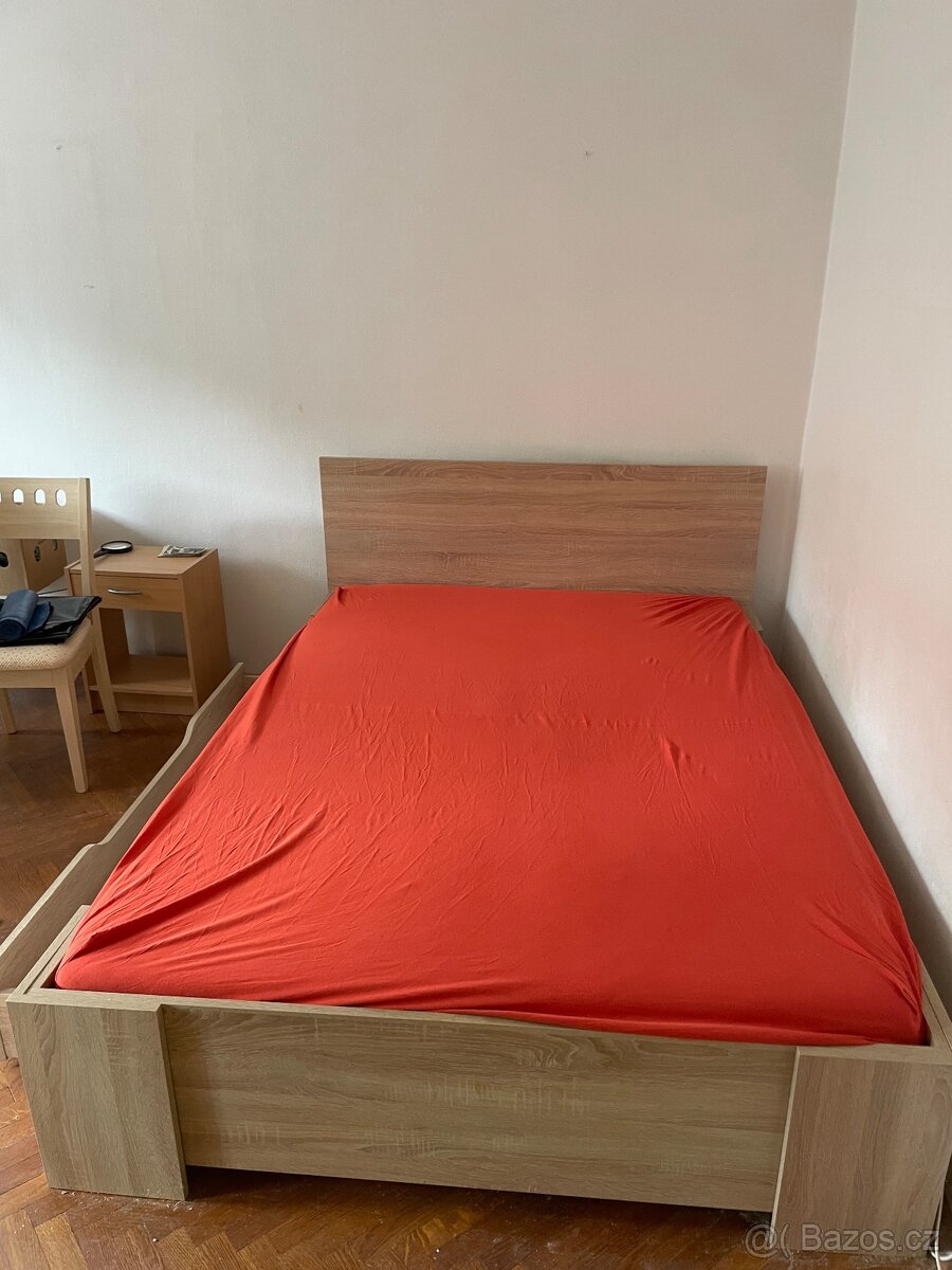 Prodám 3 roky starou postel 140x200