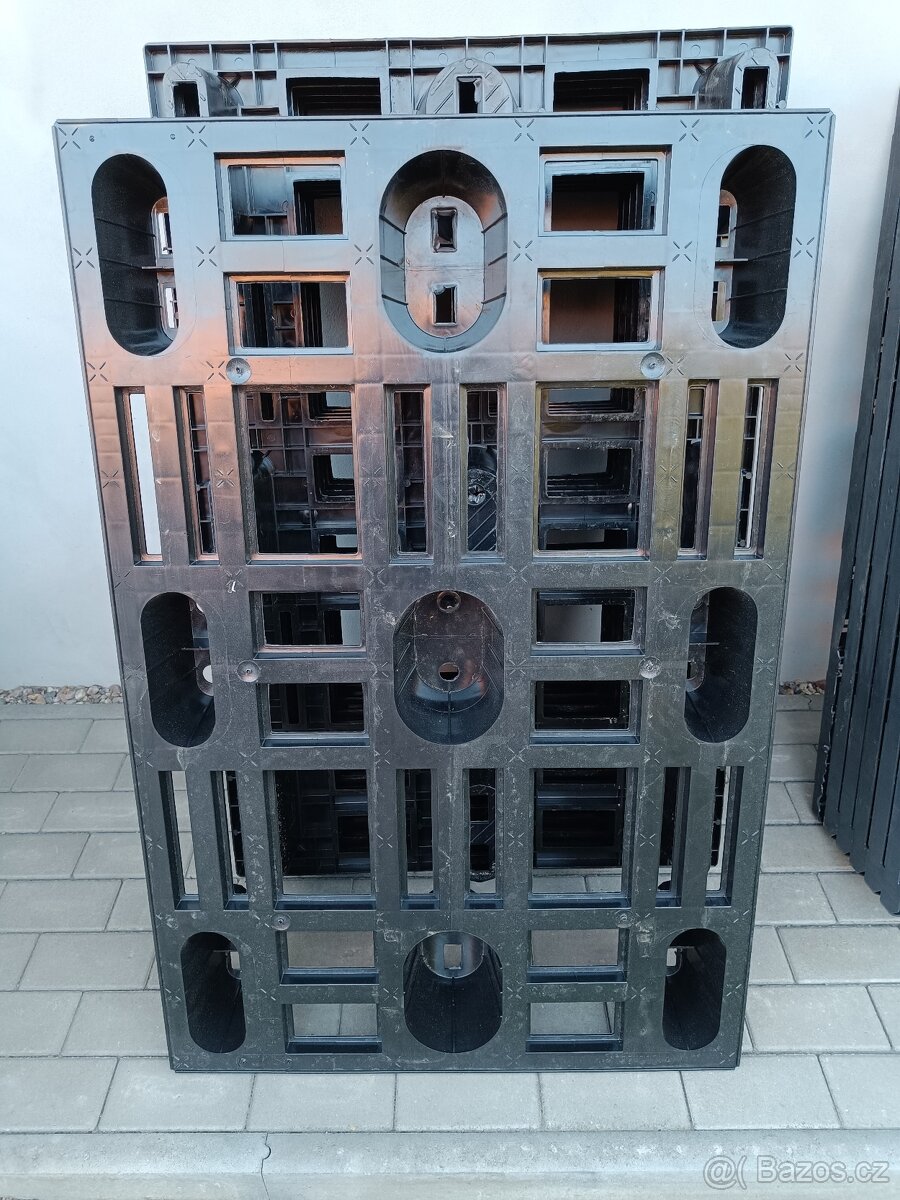 Plastové palety 120 x 80