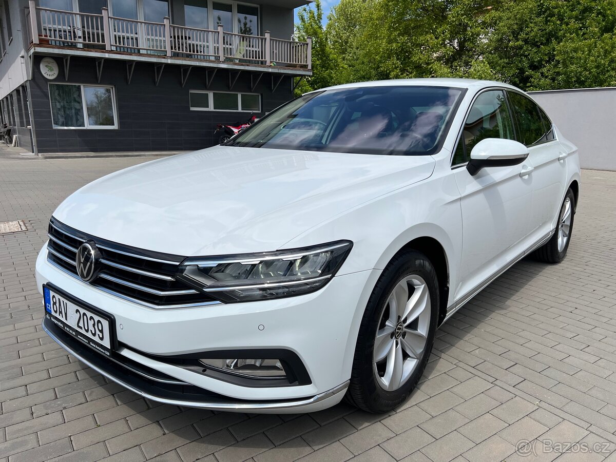 VW Passat 2.0 TSi 140kw 1. majitel ČR - jako nový