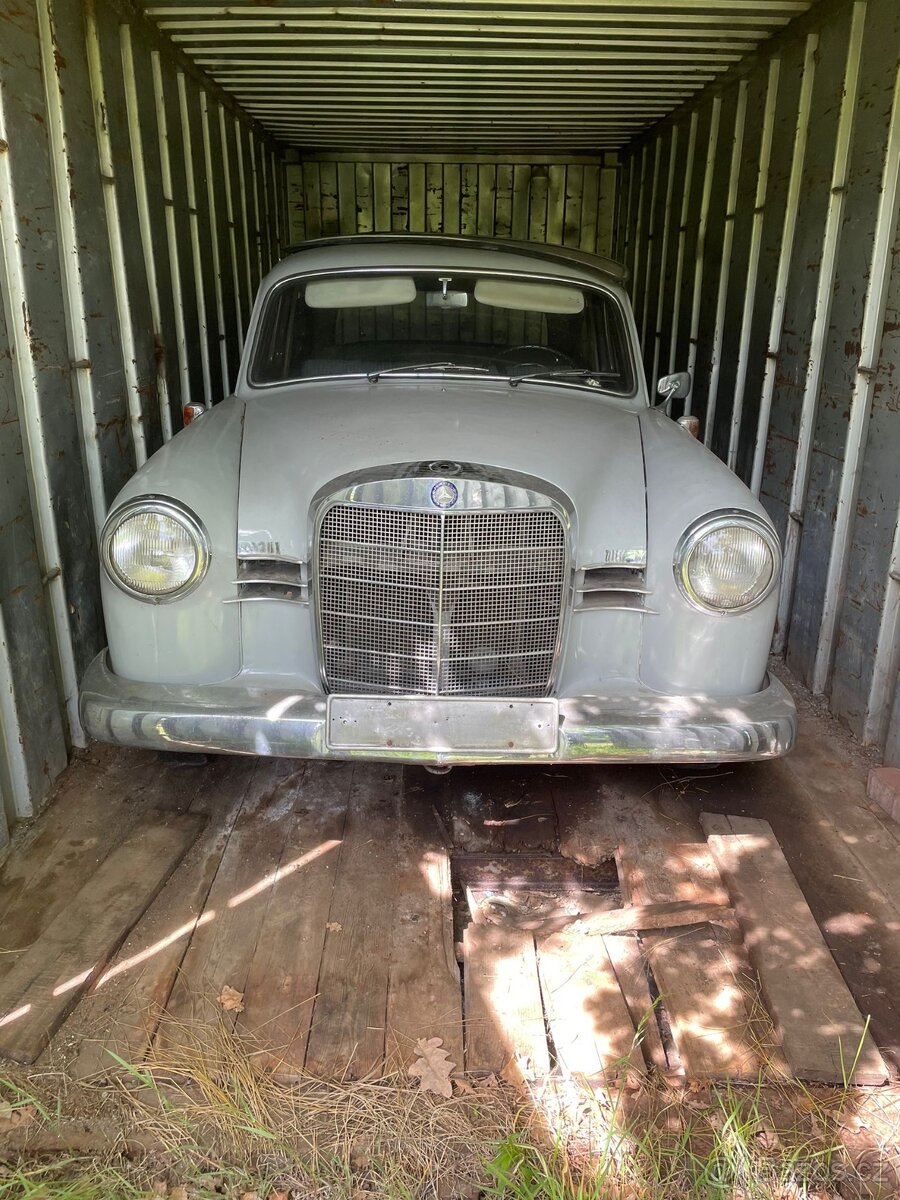 Mercedes Ponton 200