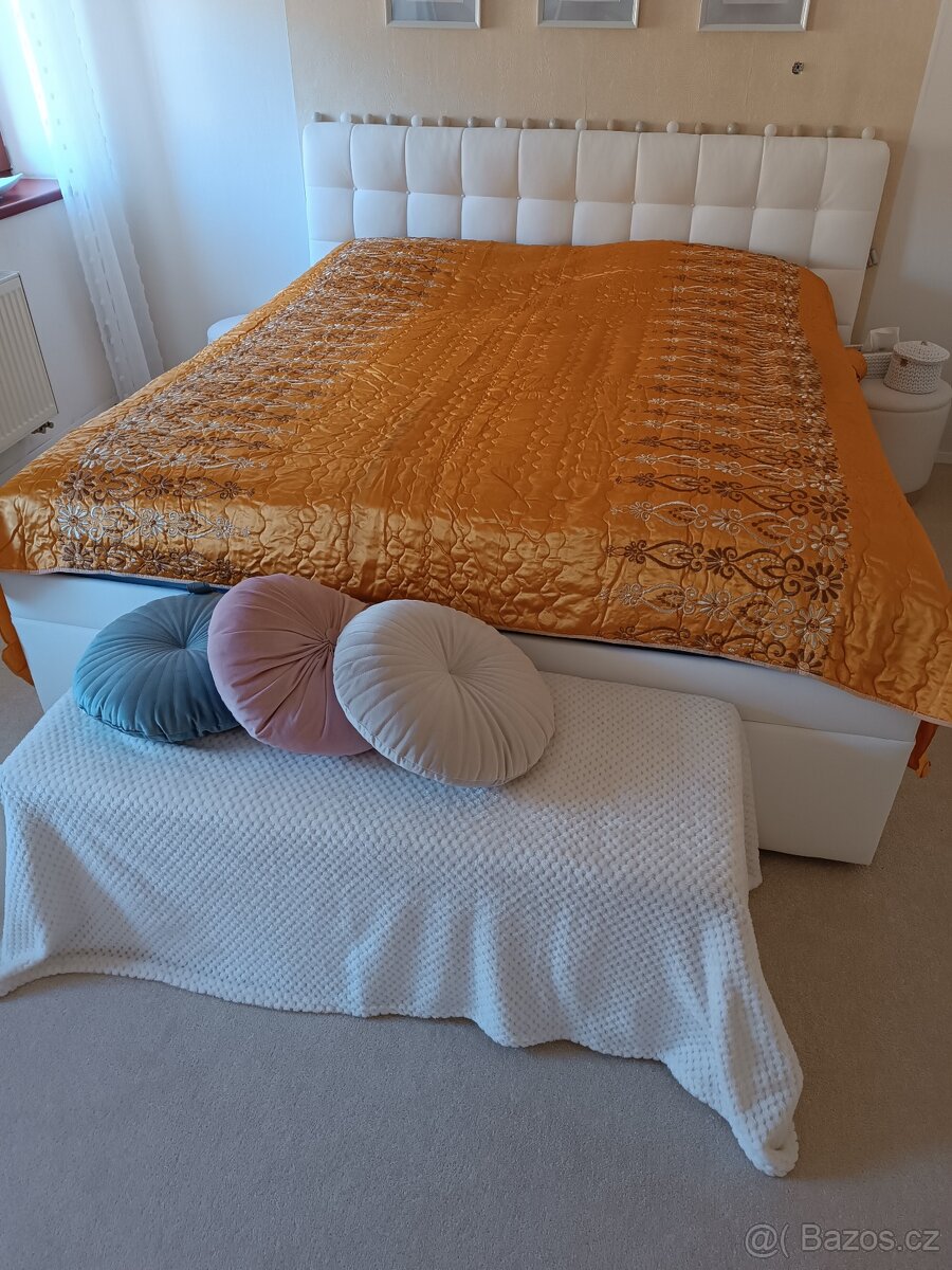 Retro vyšívaný přehoz na postel, 60. léta