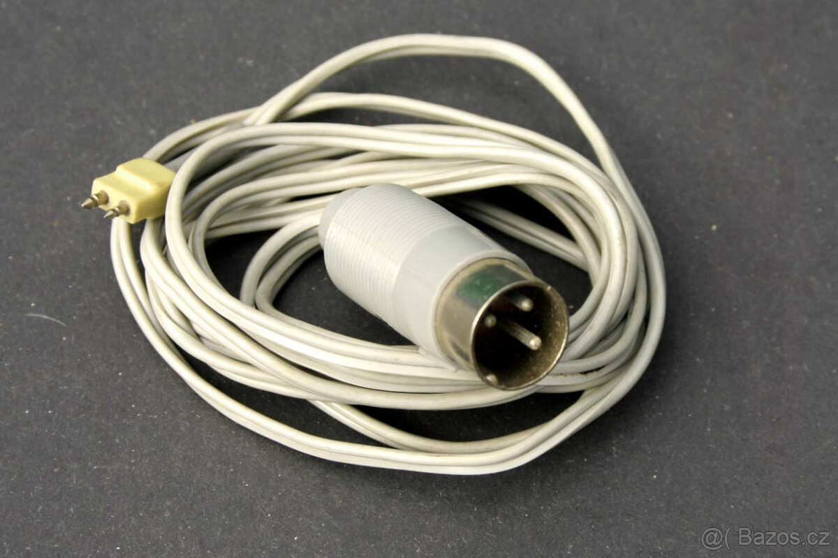 Starý propojovací kabel mono vidlice/tříkolík