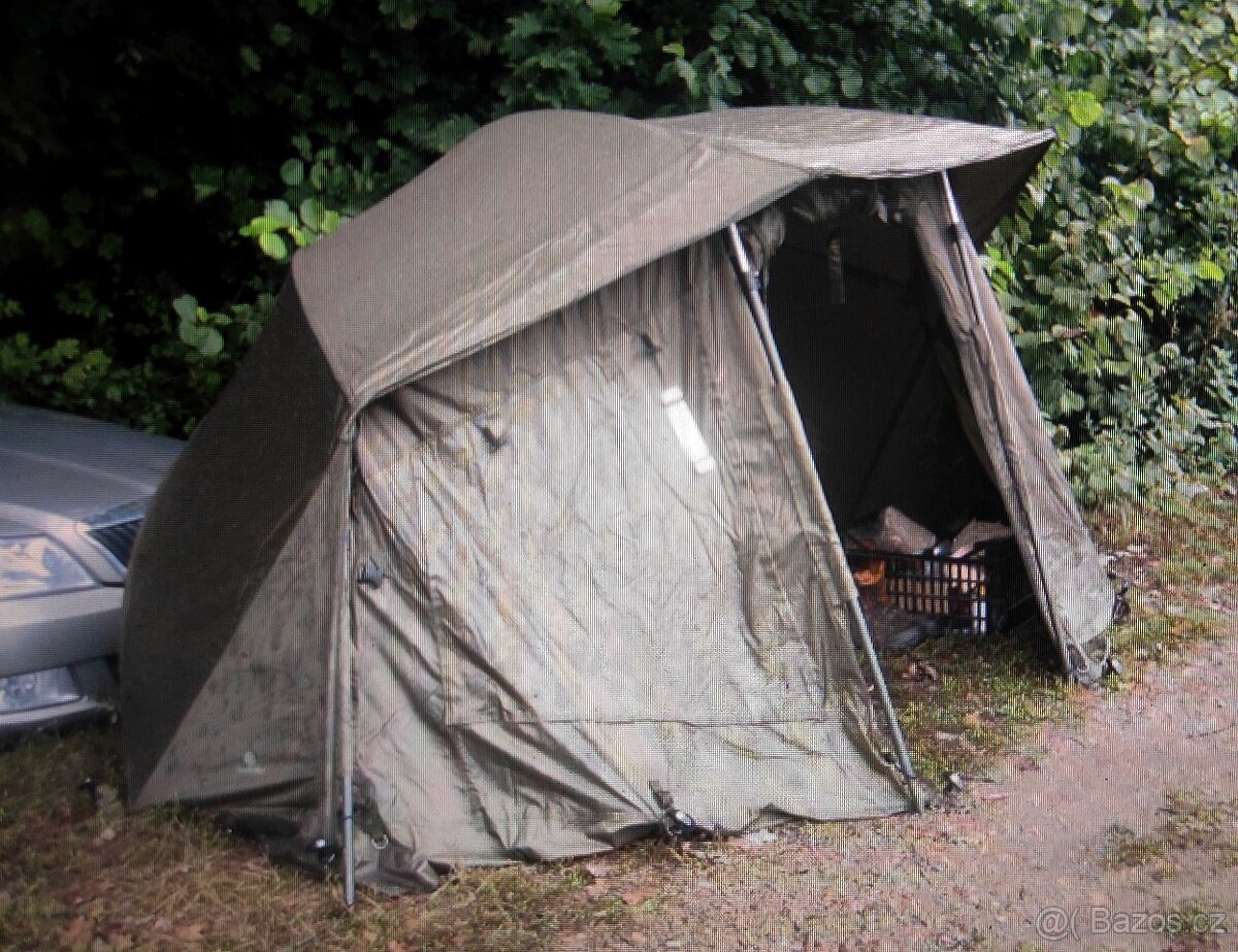 Jrc brolly + přední panel, kolíky, kotvici tyče. Rozumná cen