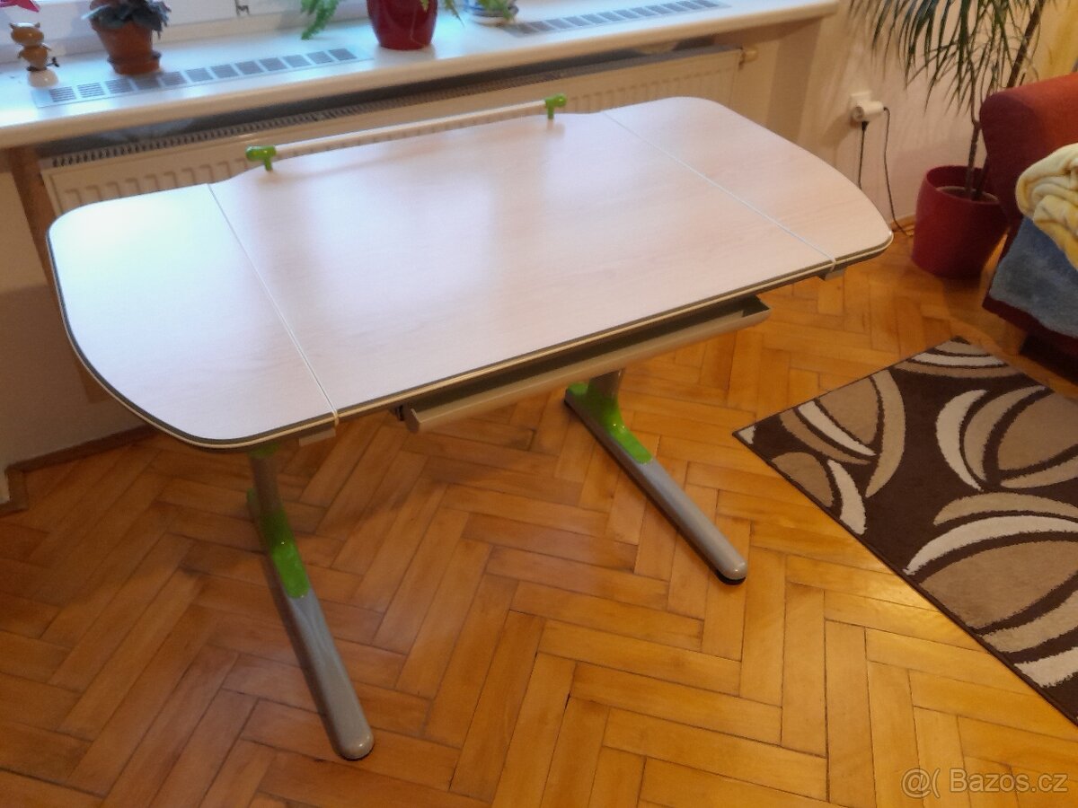 Psací stůl