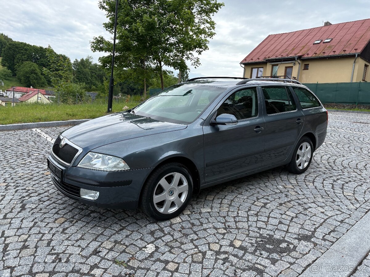 ŠKODA OCTAVIA COMBI 2.0i DSG / TOP STAV
