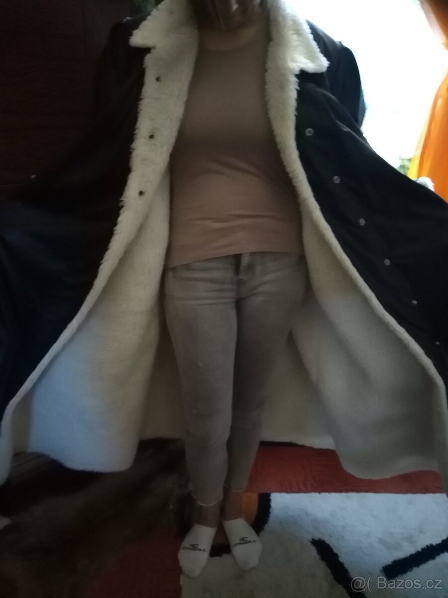 Nenošený maxi kabát s kožíškem