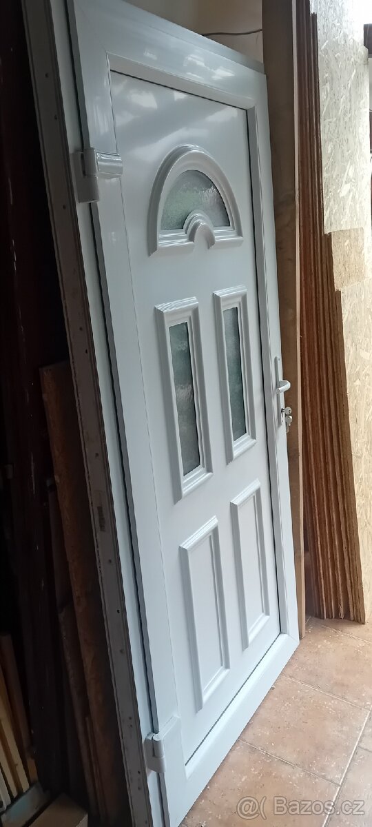 Prodám vchodové dvere