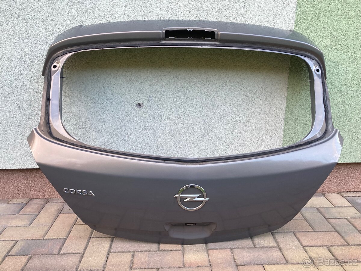 Dveře páté OPEL CORSA D zadní víko 100361023