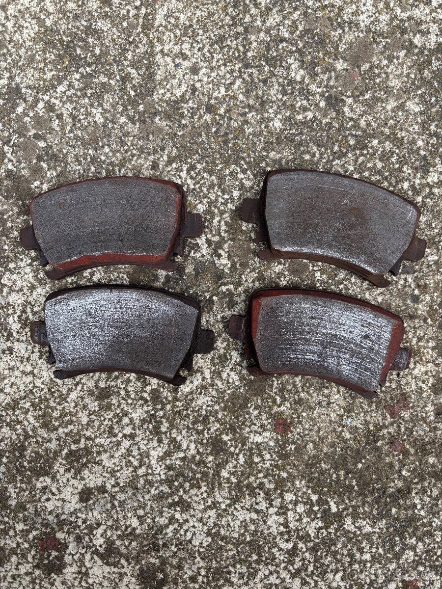 Brzdové destičky brembo