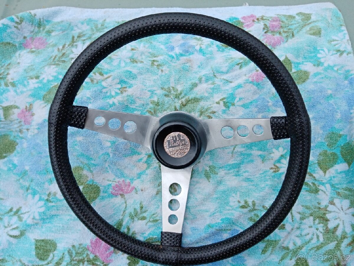 Starý volant Škoda