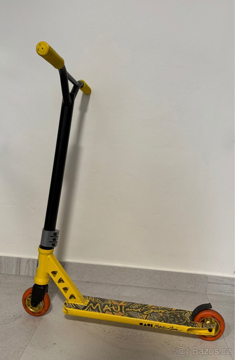 Freestyle koloběžka Maui Aggro Shark yellow