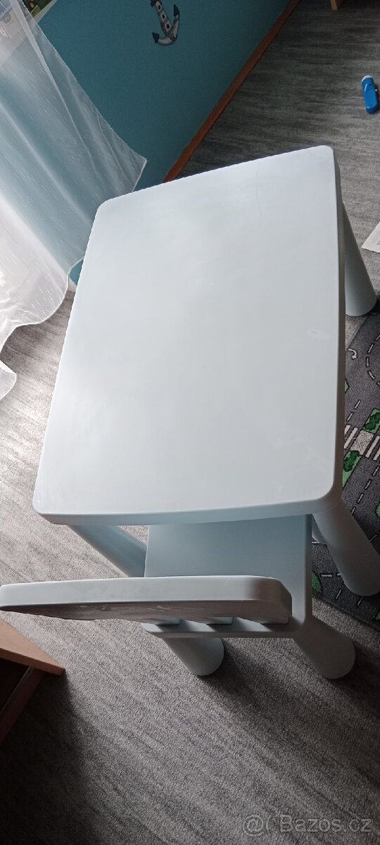 Dětský stoleček a židlička