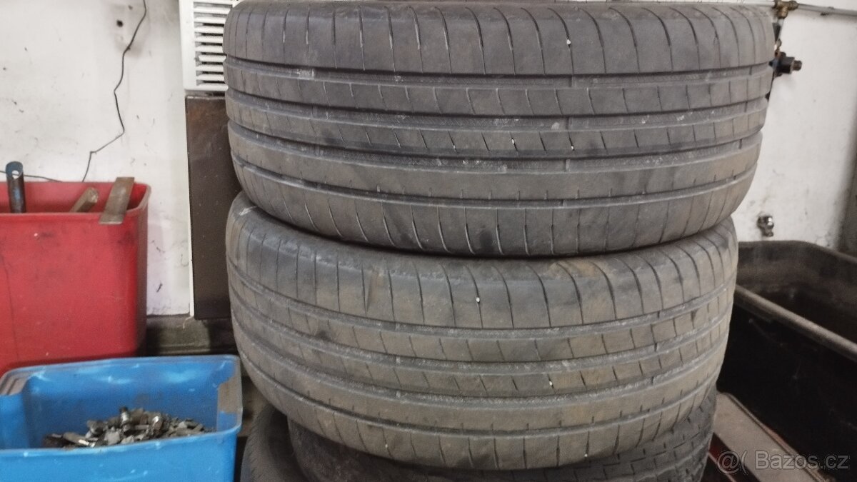 Pneu Goodyear 245/45R18 100Y
