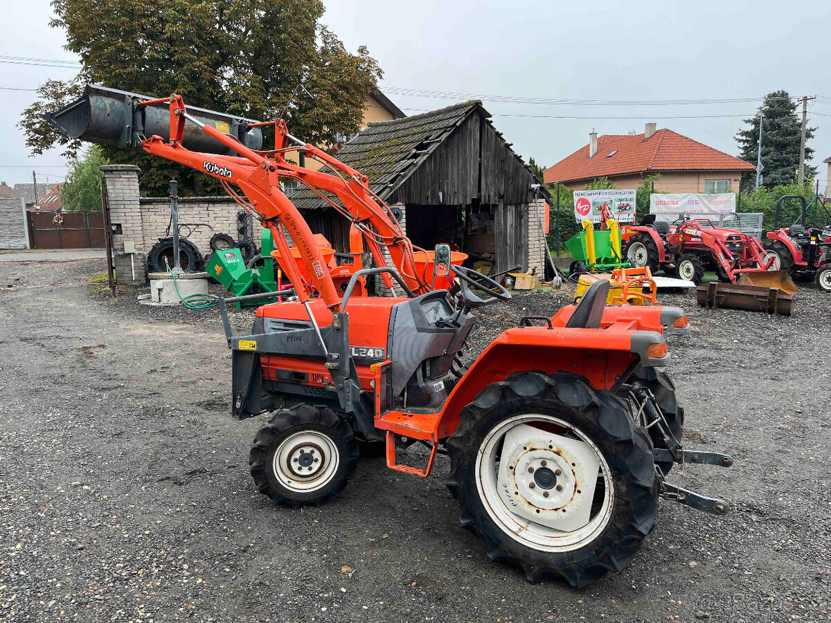 Kubota GL 240 D , 4x4 s originálním čelním nakladačem