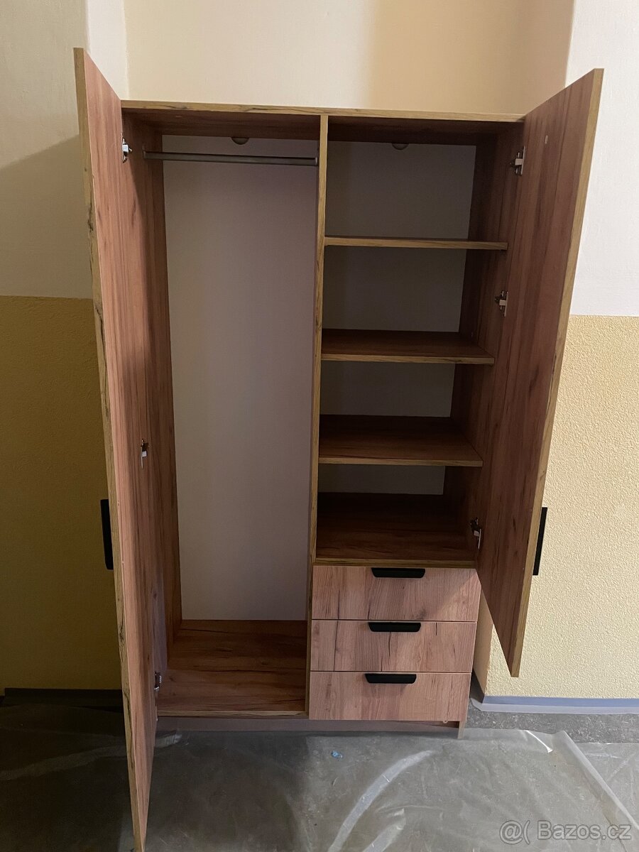 Šatní skříň