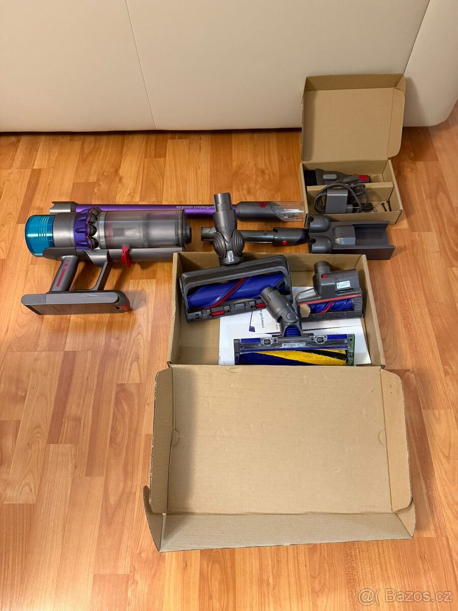 Tyčový vysavač Dyson Gen5detect v záruce