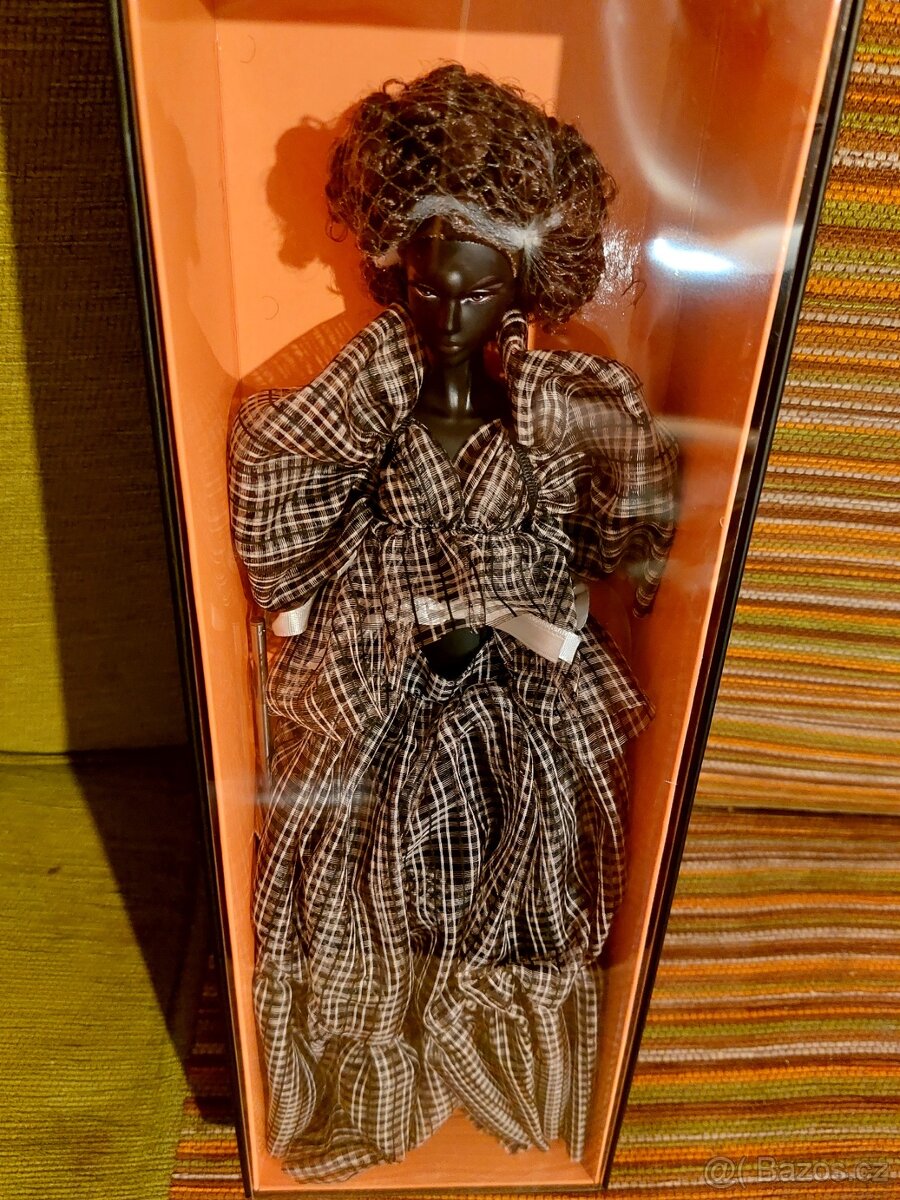 Mizi panenka Millenium černoška