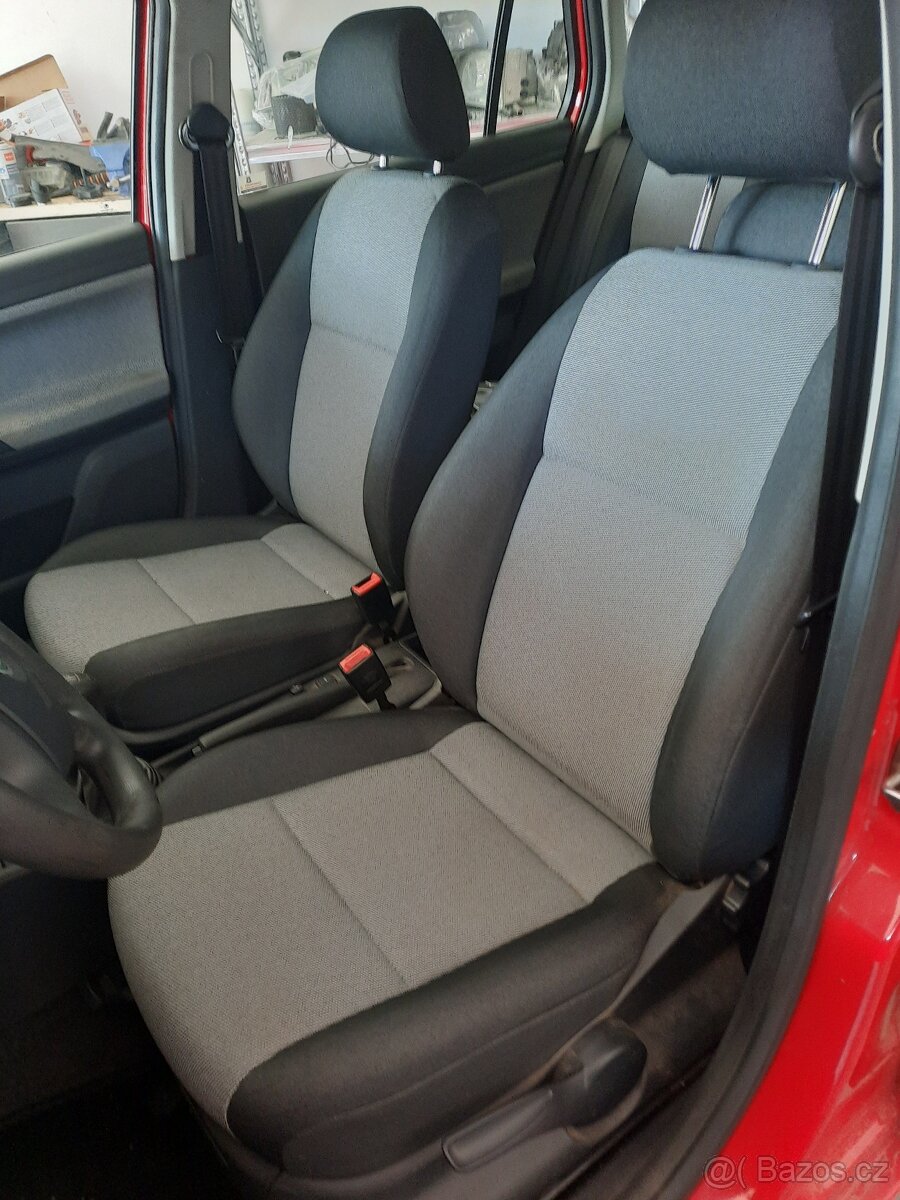 nd z škoda fabia 2 1.4 63kw vinová modrá stříbrná roso