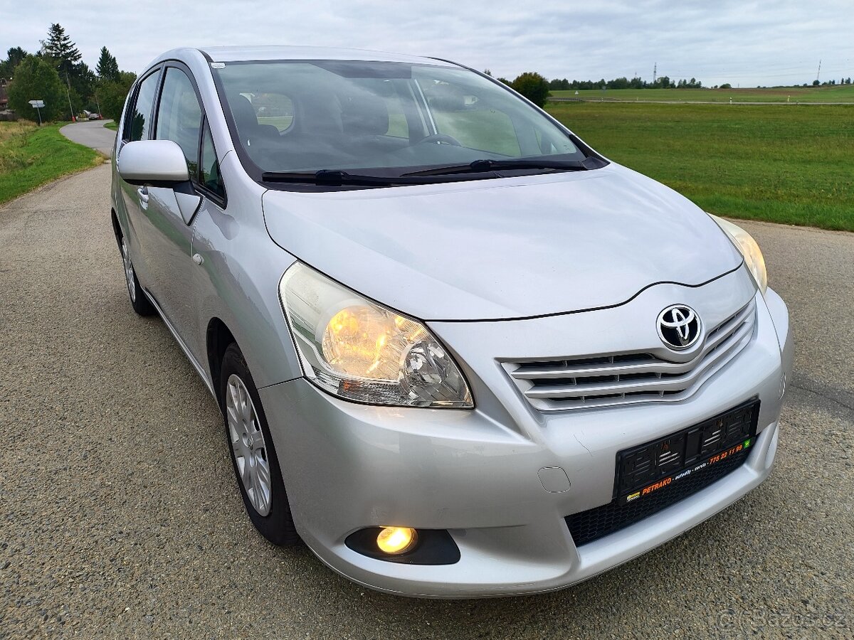 Toyota Verso 1.6  / / benzín