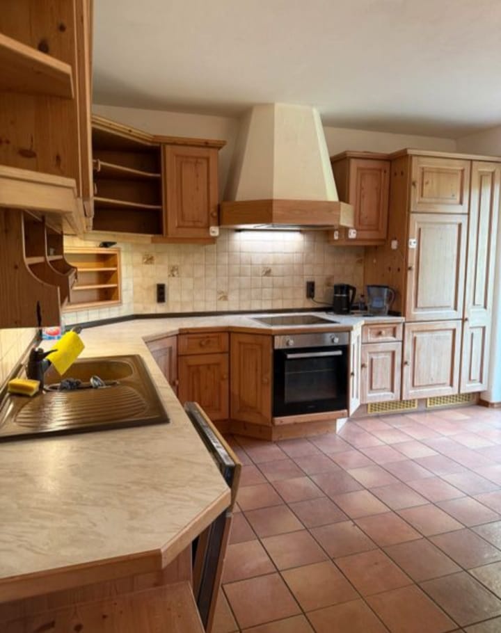 Velká kuchyně z masivu se spotřebiči,5675