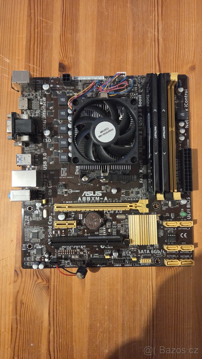 Základní deska s procesorem a paměti