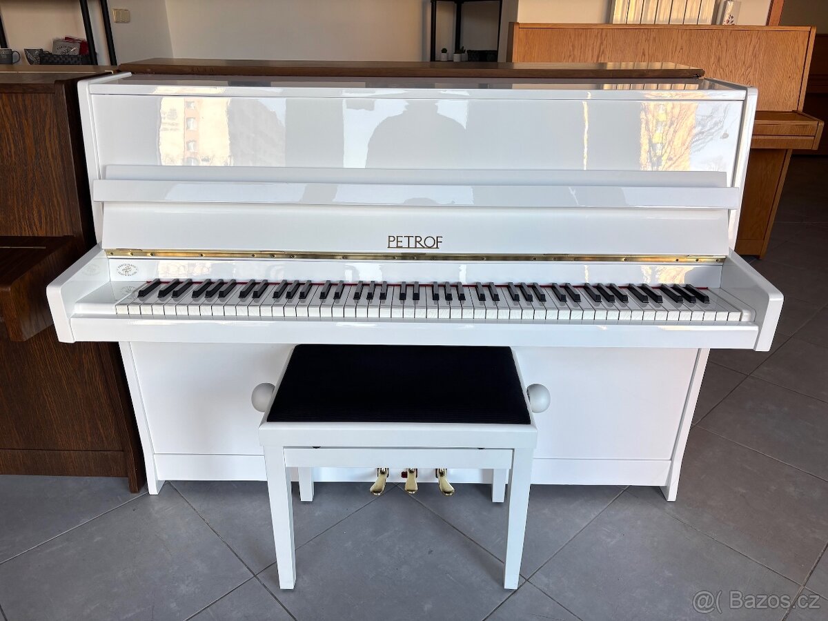 Klavír - české bílé lesklé piano Petrof 001PB