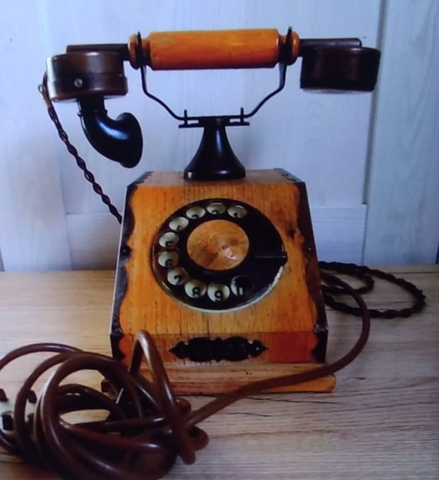 Prodám Retro dřevěný telefon Tesla