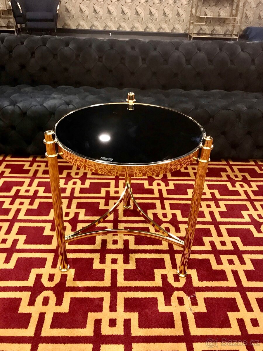 Pozlacený konferenční stolek