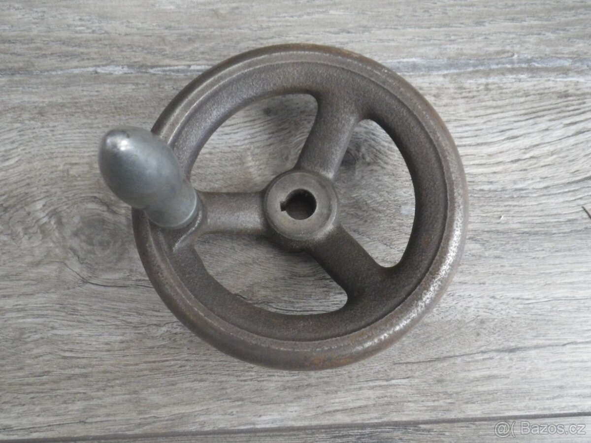 Ovládací kolo soustruh, frézka. Klika