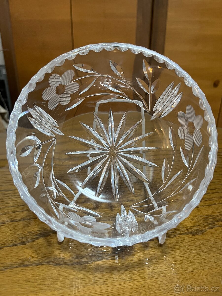 Mísa z broušeného skla