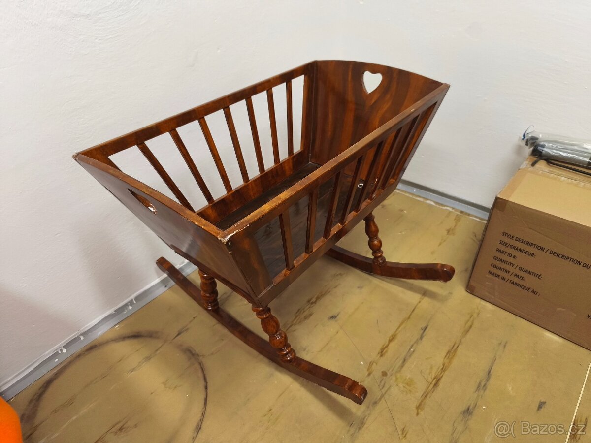 Kolíbka, dřevěná