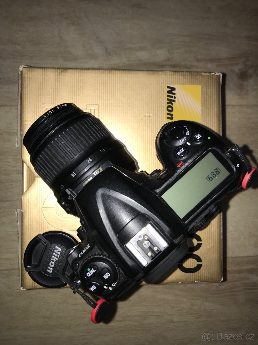 Nikon D300 a Nikkor 18-55