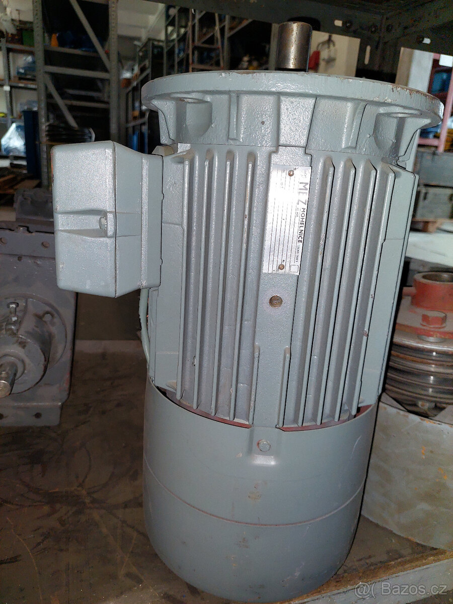 Přírubový motor s elmagnet. brzdou 3 kW, 945 ot/min.