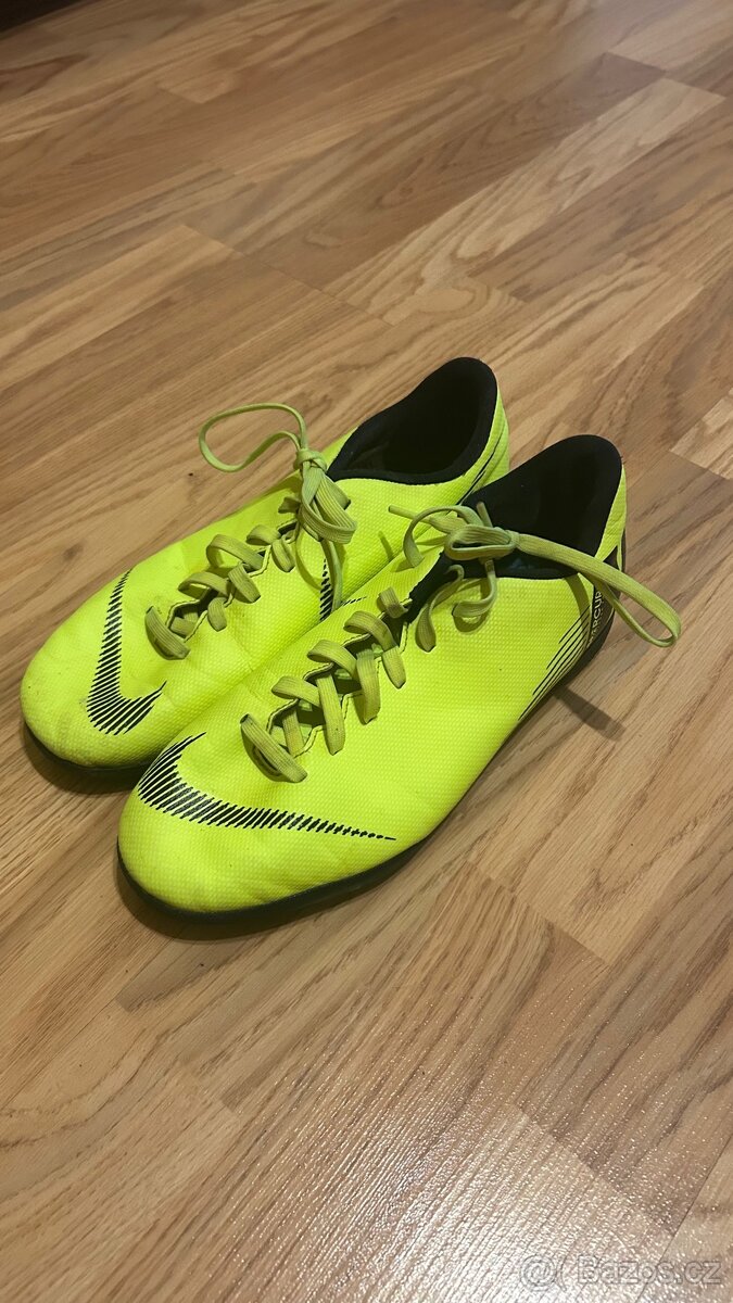 Salovky Nike 38,5