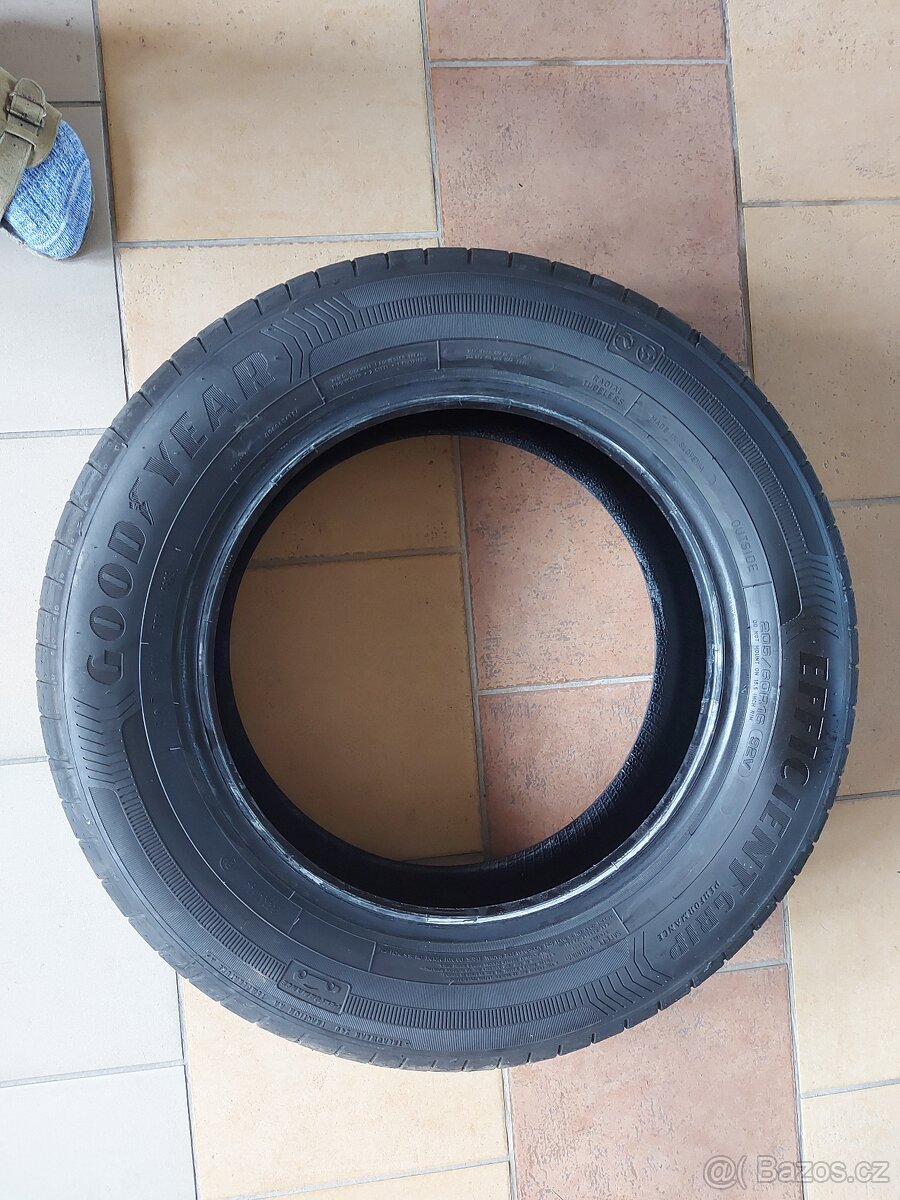 Goodyear EfficientGrip Performance 205/60 R16 92V