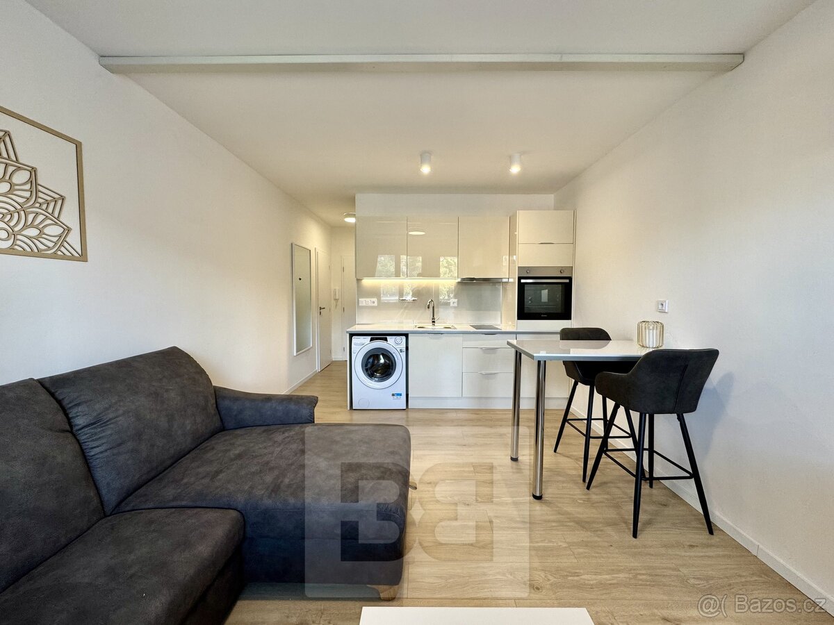 Pronájem byty 1+kk, 30 m2 - Zlín, ev.č. N07970